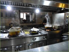 Die Kche ist mit moderster Technik ausgestattet.