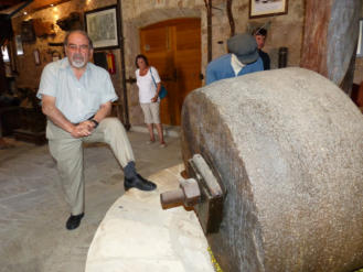 Professor Petropoulis weiß viele Geschichten zu erzählen