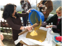 Den Behlter so gro whlen, dass die Masse etwa fnf bis sechs cm hoch steht.