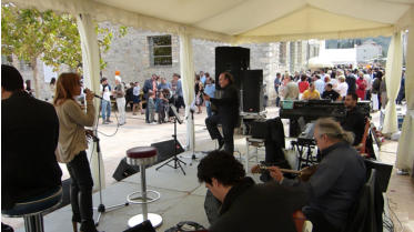 Nadja Karajanni und Babis Tsertos musizierten