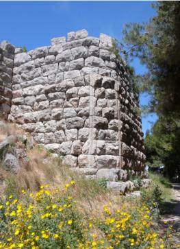 Fast 3000 Jahre alt sind diese Mauern - die Steine wurden fugenlos zusammengefgt!