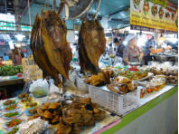 Trockenfische auf dem Markt